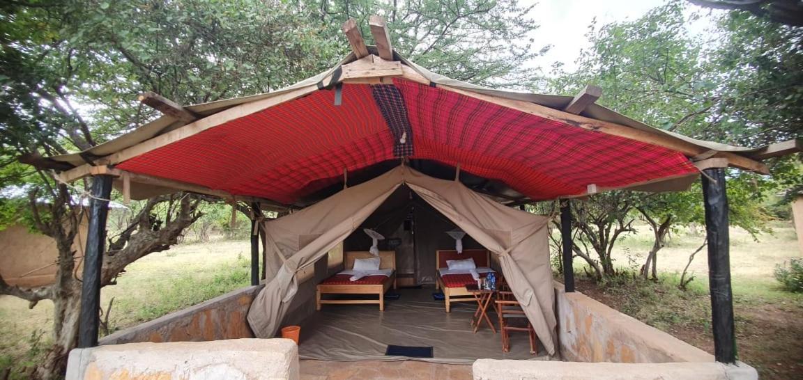 Отель Leruk Maasai Mara Camp Sekenani Экстерьер фото